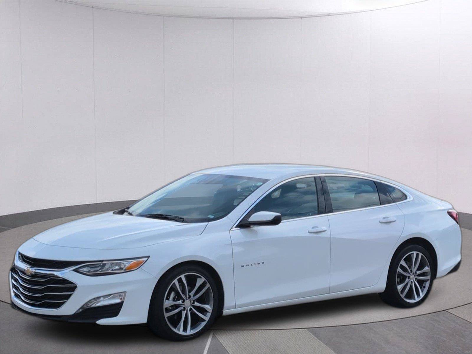 Used 2024 Chevrolet Malibu LT FWD image 1