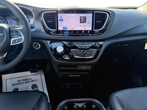 New 2026 Chrysler Pacifica Select image 11