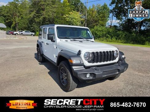 Used 2024 Jeep Wrangler Unlimited Sport AWD/4WD image 3