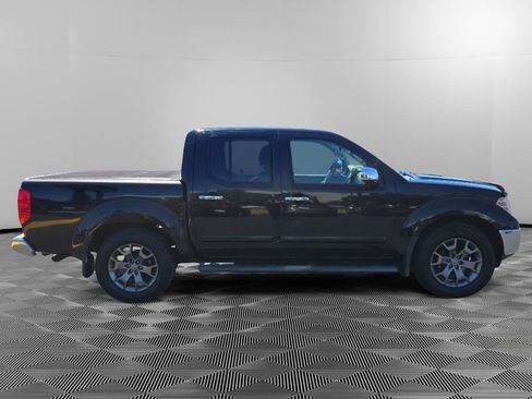 Used 2014 Nissan Frontier SL w/ SL Moonroof Package AWD/4WD image 8
