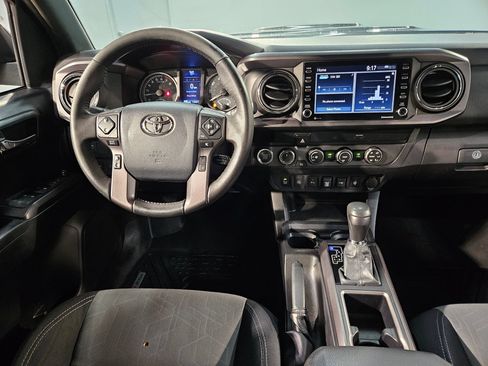 Used 2020 Toyota Tacoma TRD Sport w/ Technology Package AWD/4WD image 9