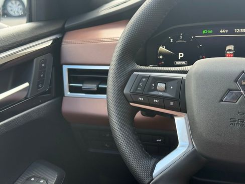 New 2026 Mitsubishi Outlander SEL image 10