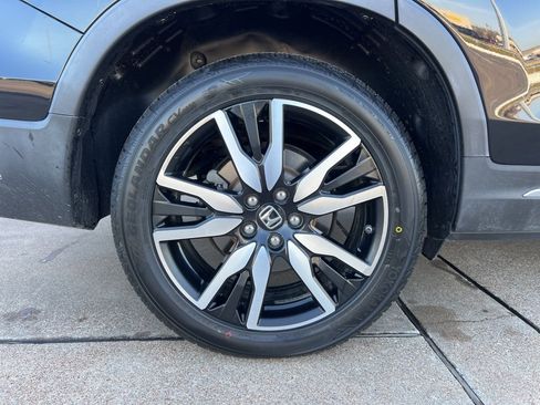 Used 2019 Honda Pilot Touring image 16