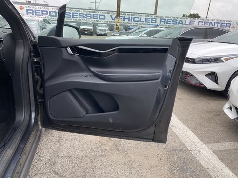 Used 2018 Tesla Model X 75D image 25