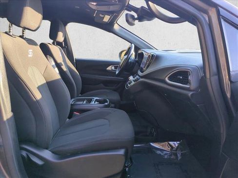 Used 2021 Chrysler Pacifica Touring w/ S Appearance Package FWD image 23