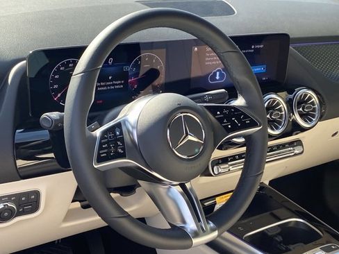 Certified 2025 Mercedes-Benz GLA 250 image 3