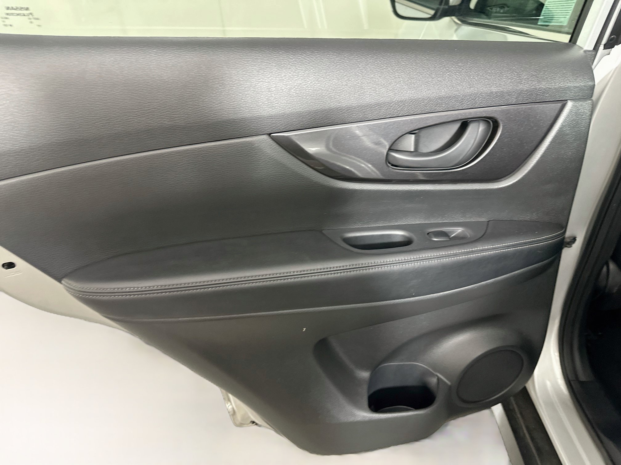 Used 2020 Nissan Rogue S FWD image 25