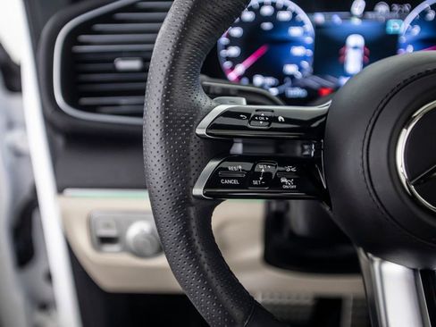 Used 2024 Mercedes-Benz GLS 580 GLS 580 image 39