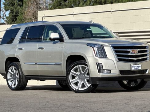 Used 2016 Cadillac Escalade Premium image 2