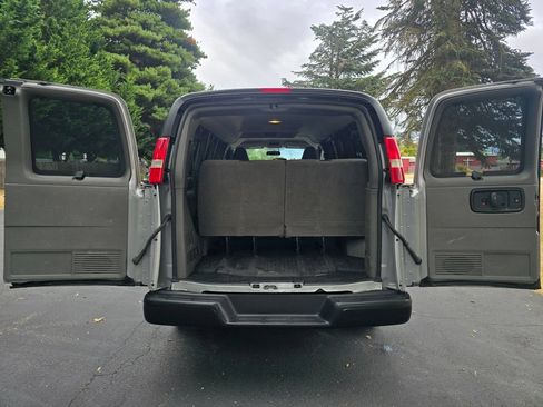 Used 2019 Chevrolet Express 2500 LS w/ Driver Convenience Package RWD image 21