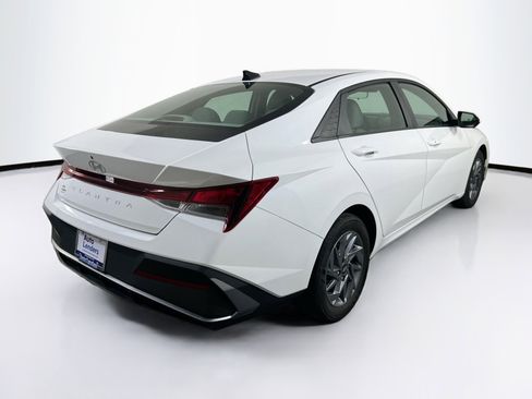 Used 2024 Hyundai Elantra SEL FWD image 5