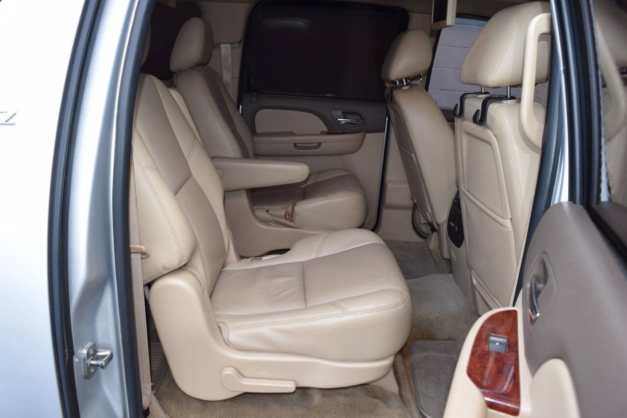 Used 2014 Chevrolet Suburban LTZ RWD image 51