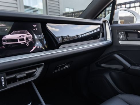 New 2026 Porsche Cayenne Coupe AWD/4WD image 32