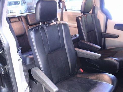 Used 2018 Dodge Grand Caravan SXT image 6