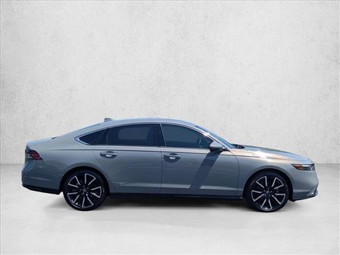 Used 2025 Honda Accord Touring image 4