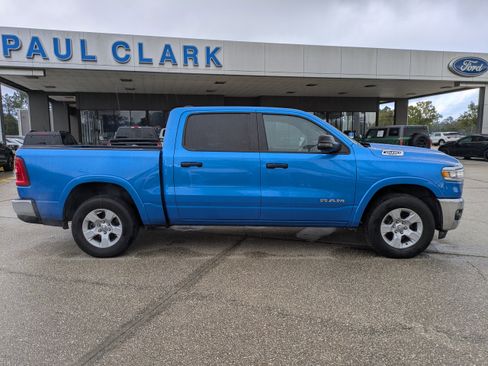 Used 2025 RAM 1500 4x4 Crew Cab image 3
