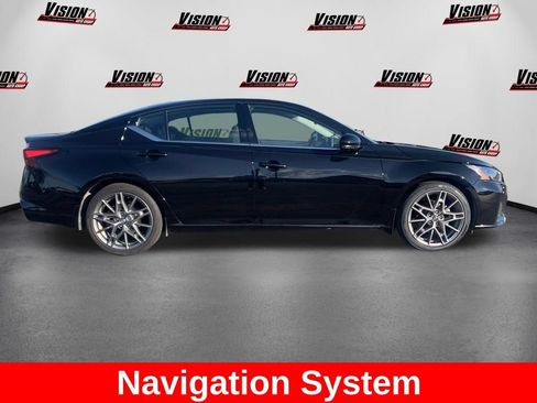 Used 2023 Nissan Altima 2.0 SR FWD image 4