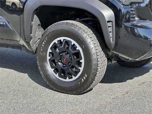 Used 2024 Toyota Tacoma TRD Off-Road image 7