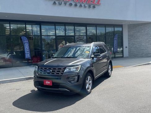 Used 2017 Ford Explorer XLT w/ XLT Technology Feature Bundle AWD/4WD image 1