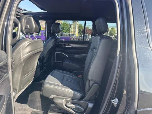 Used 2023 Jeep Wagoneer Series II AWD/4WD image 8