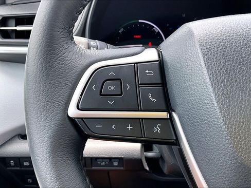 Used 2025 Toyota Sienna XLE w/ XLE Plus Package FWD image 23