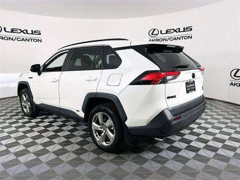 Used 2021 Toyota RAV4 XLE Premium image 8
