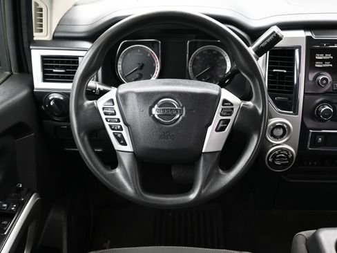 Used 2017 Nissan Titan SV AWD/4WD image 13