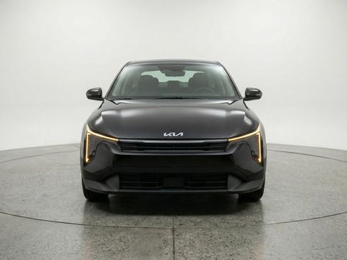 Used 2025 Kia K4 FWD image 2