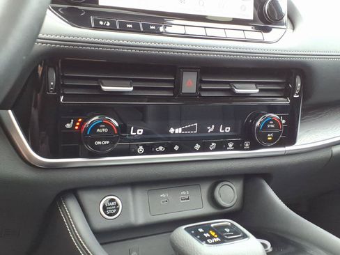 Used 2023 Nissan Rogue Platinum AWD/4WD image 20