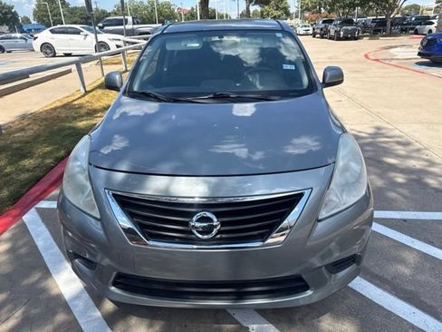 Used 2012 Nissan Versa SV w/ Convenience Pkg FWD image 2