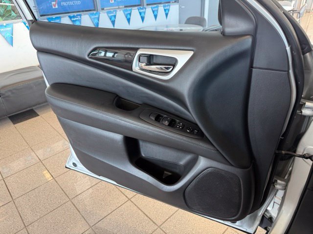 Used 2018 Nissan Pathfinder SV AWD/4WD image 20