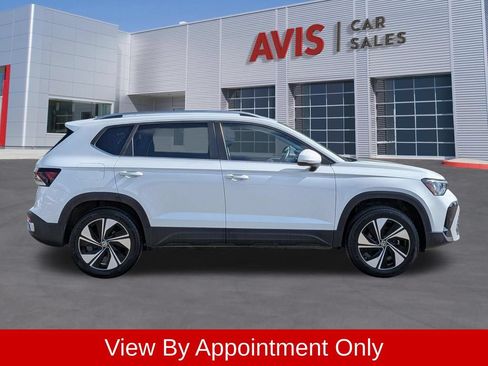 Used 2025 Volkswagen Taos SE AWD/4WD image 5