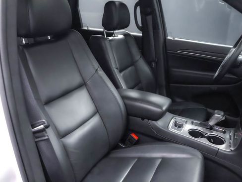 Used 2022 Jeep Grand Cherokee Limited image 30