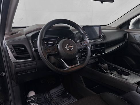 Used 2023 Nissan Rogue SV image 9