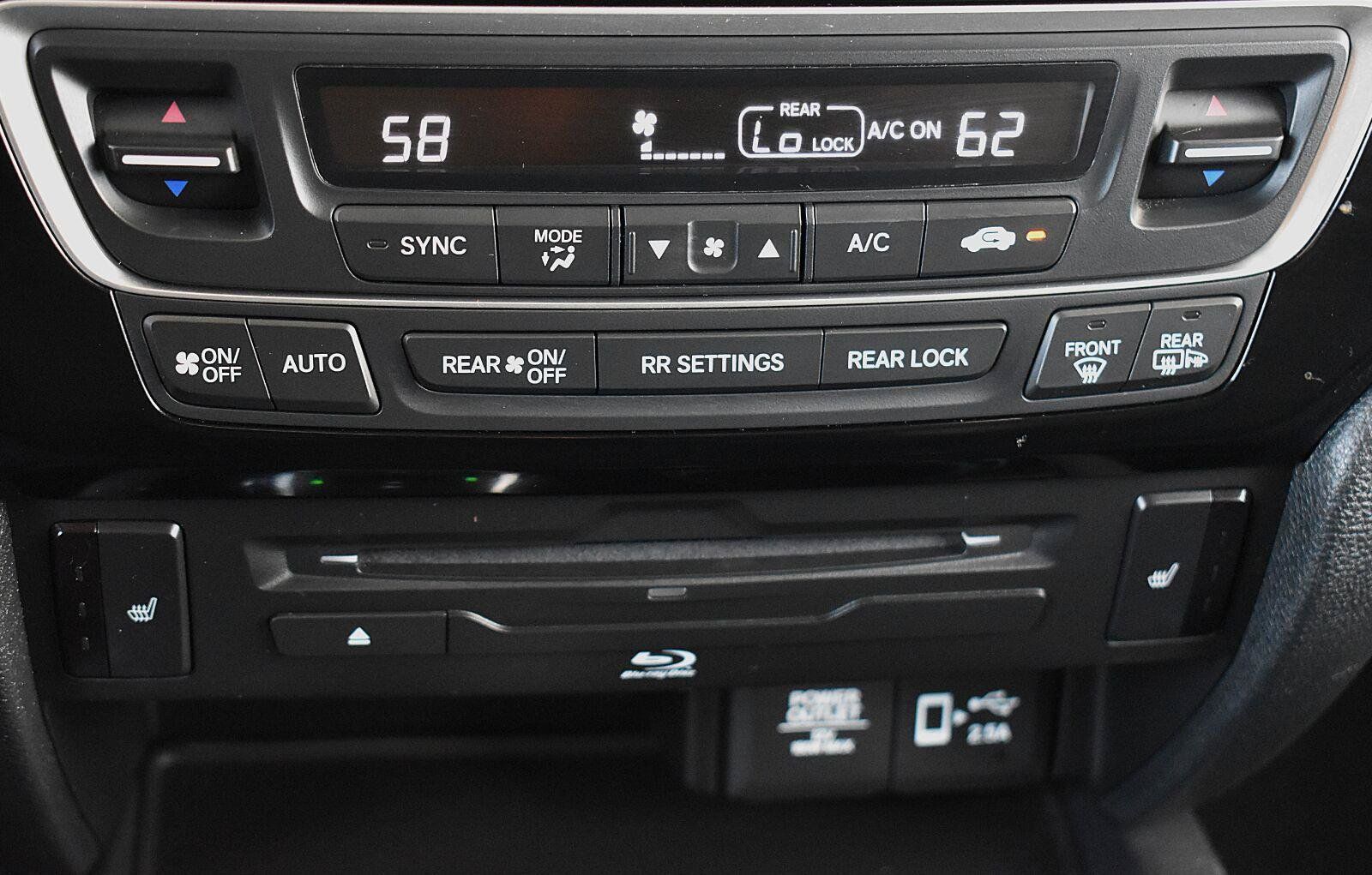 Used 2022 Honda Pilot Touring image 6