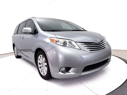 Used 2012 Toyota Sienna Limited w/ Premium Pkg FWD image 1