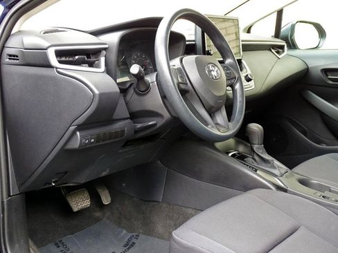 Used 2025 Toyota Corolla LE FWD image 11