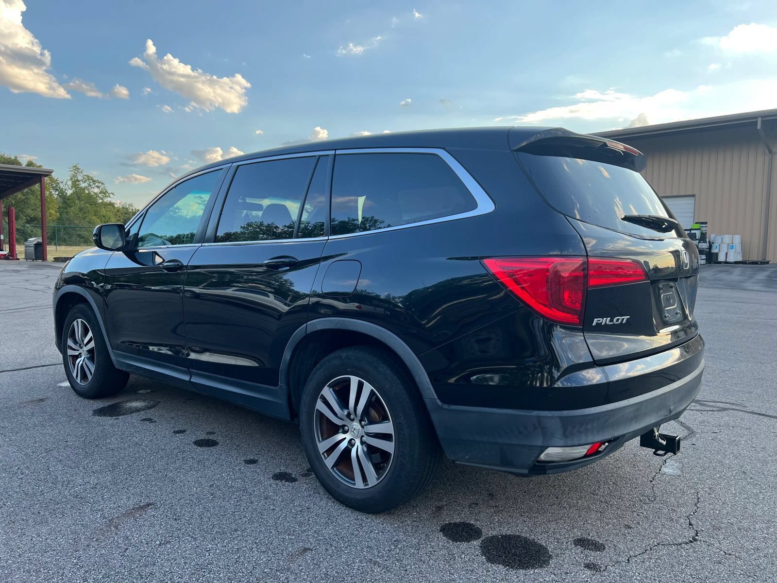 Used 2017 Honda Pilot EX image 3