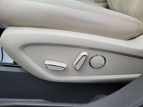 Used 2019 Lincoln Nautilus Select AWD/4WD image 16