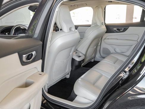 Used 2021 Volvo S60 T5 Momentum image 41