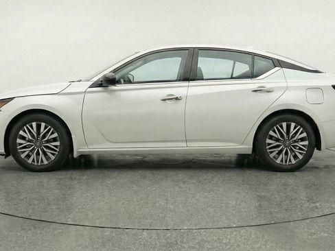 Used 2025 Nissan Altima 2.5 SV image 5