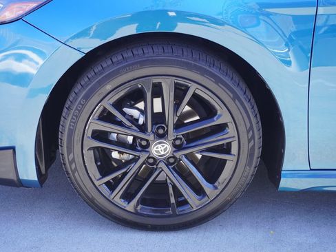 Used 2025 Toyota Camry SE w/ Convenience Package FWD image 19
