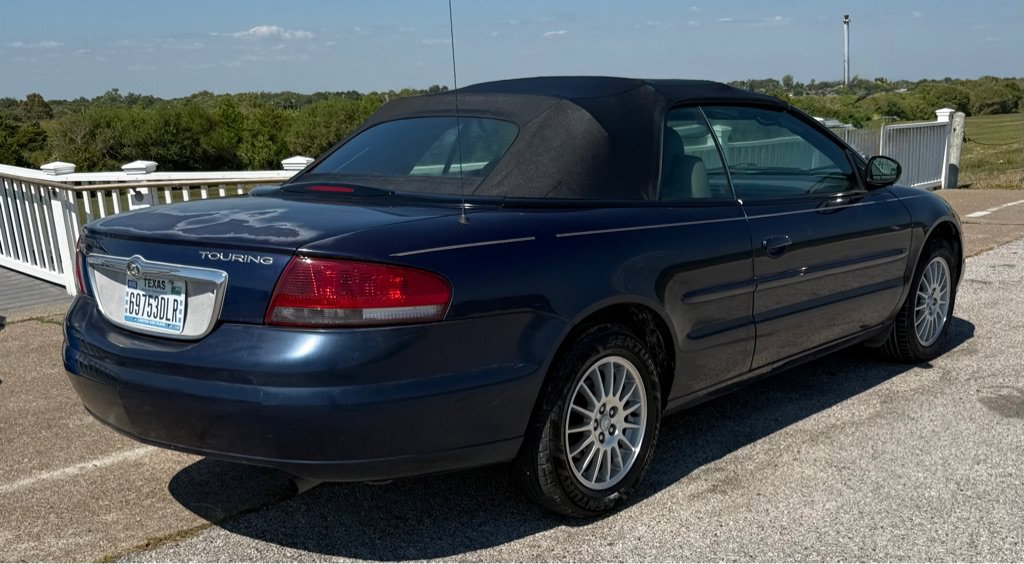 Used 2005 Chrysler Sebring Touring FWD image 5