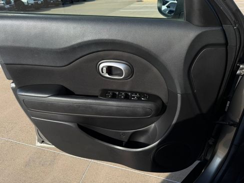 Used 2014 Kia Soul + FWD image 24