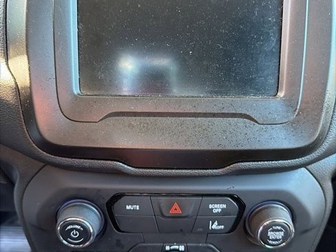 Used 2021 Jeep Renegade Latitude image 11