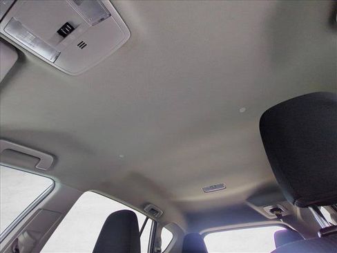 Used 2018 Toyota RAV4 LE FWD image 16