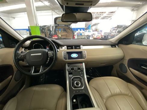 Used 2017 Land Rover Range Rover Evoque SE image 25