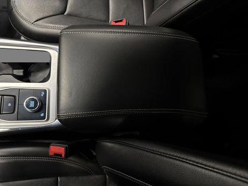 Used 2023 Ford Explorer Limited image 21