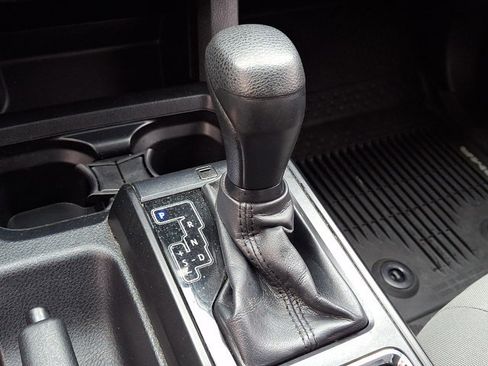 Certified 2018 Toyota Tacoma SR w/ SR Convenience Package image 14