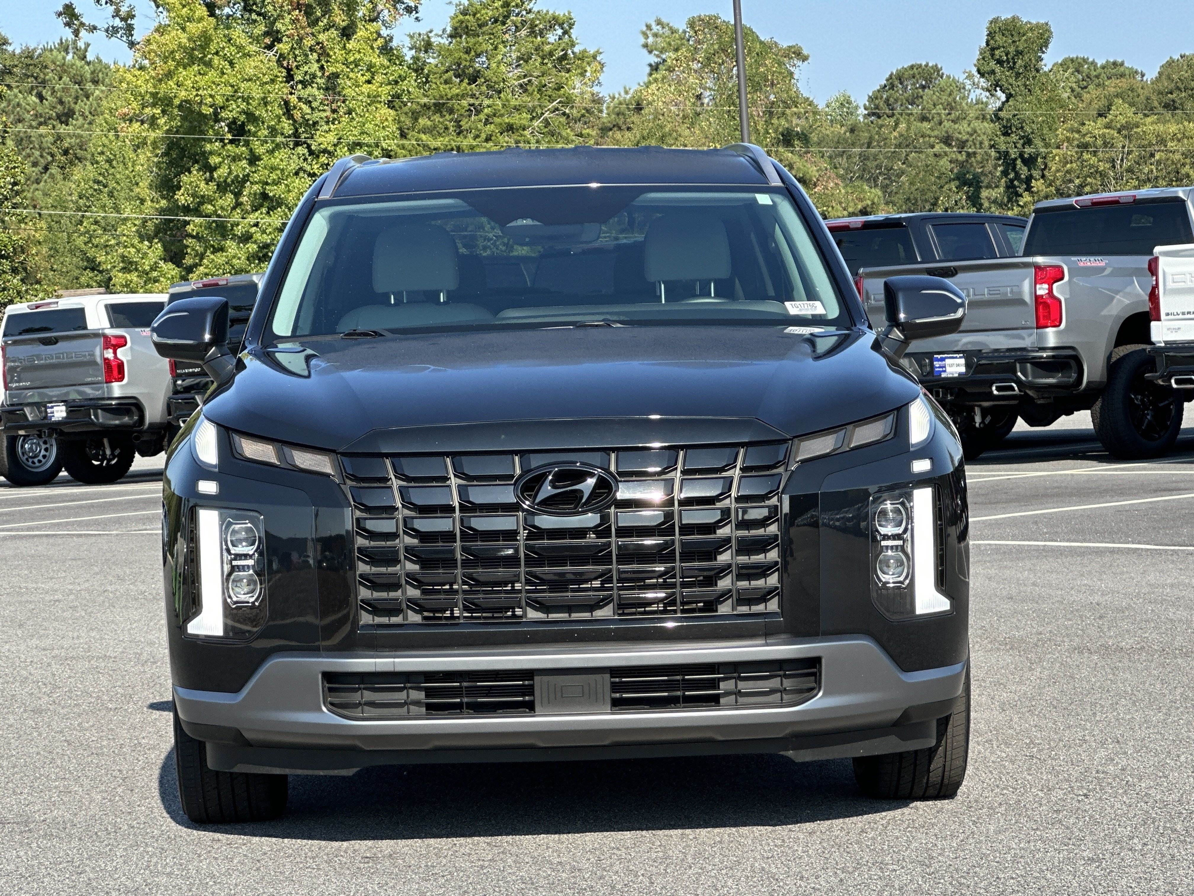 Used 2024 Hyundai Palisade SEL FWD image 2